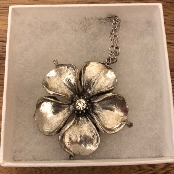 Beautiful silver flower necklace/rhinestone - Picture 7 of 7